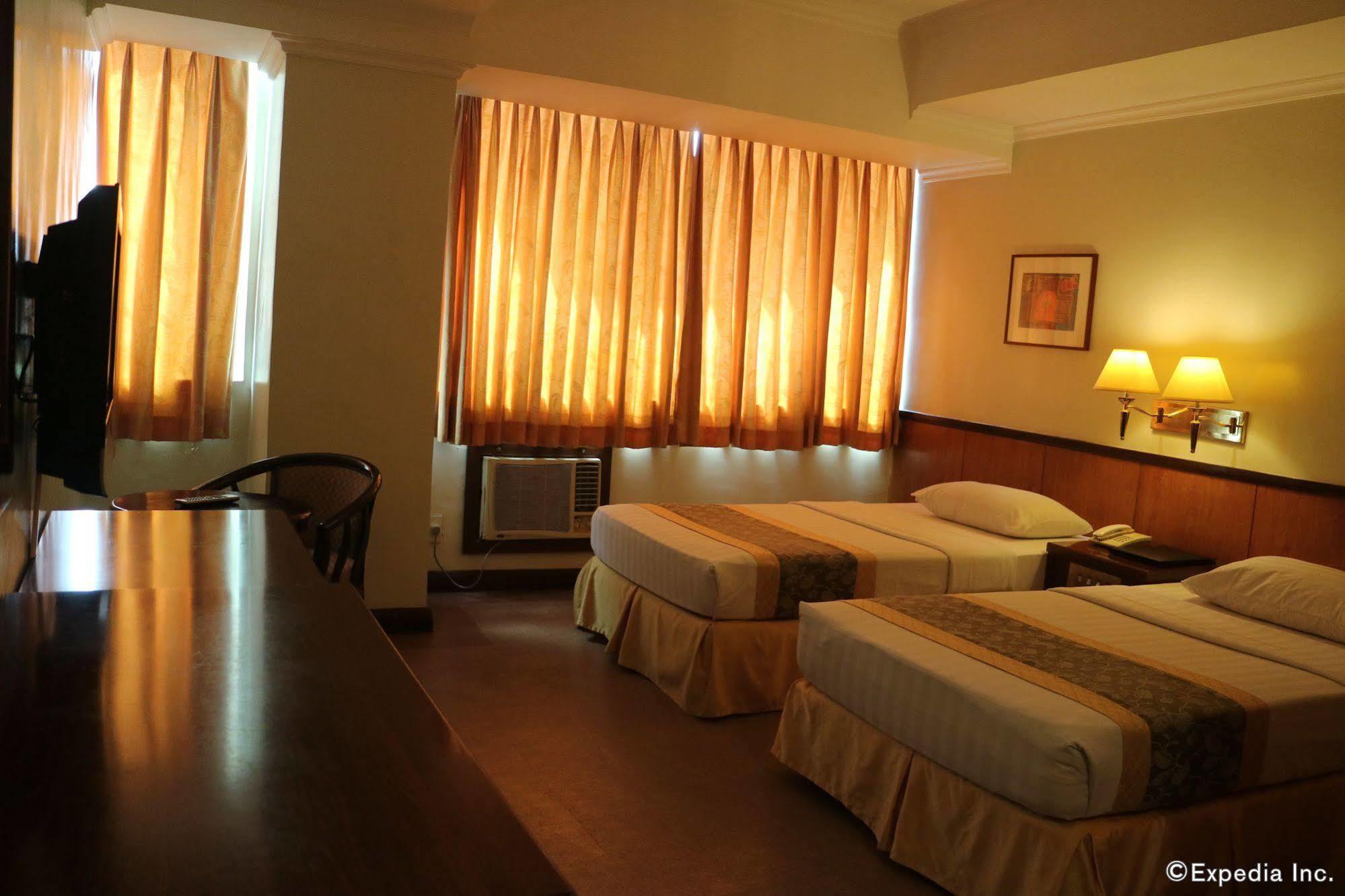 Iloilo Business Hotel Zewnętrze zdjęcie