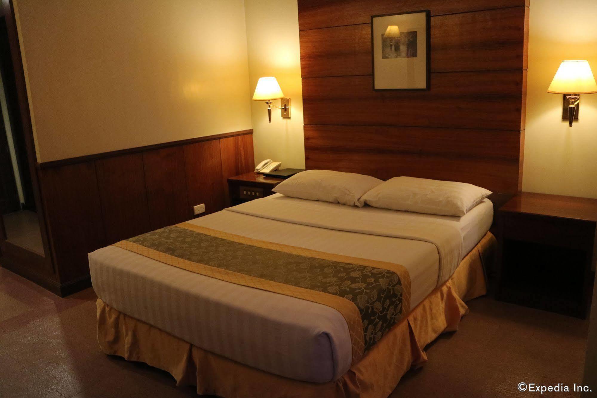 Iloilo Business Hotel Zewnętrze zdjęcie