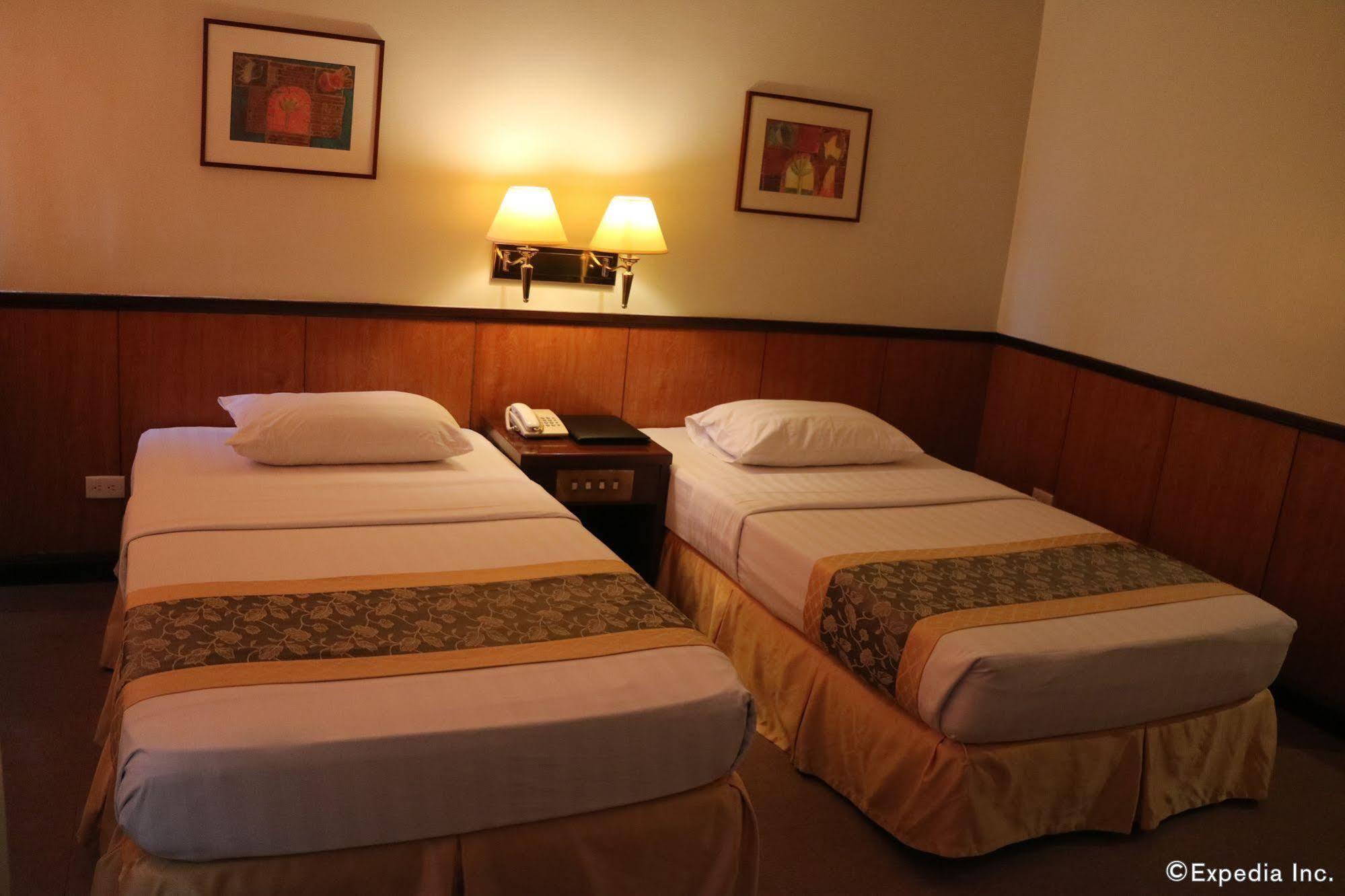 Iloilo Business Hotel Zewnętrze zdjęcie