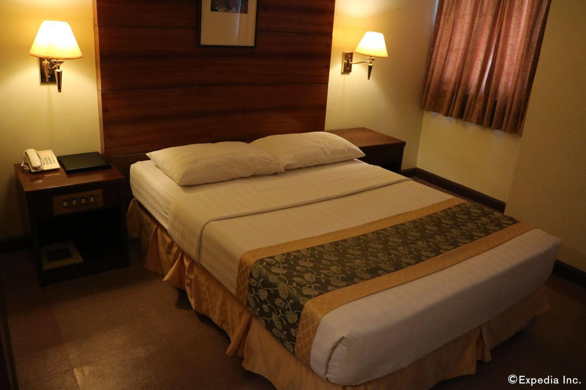 Iloilo Business Hotel Zewnętrze zdjęcie