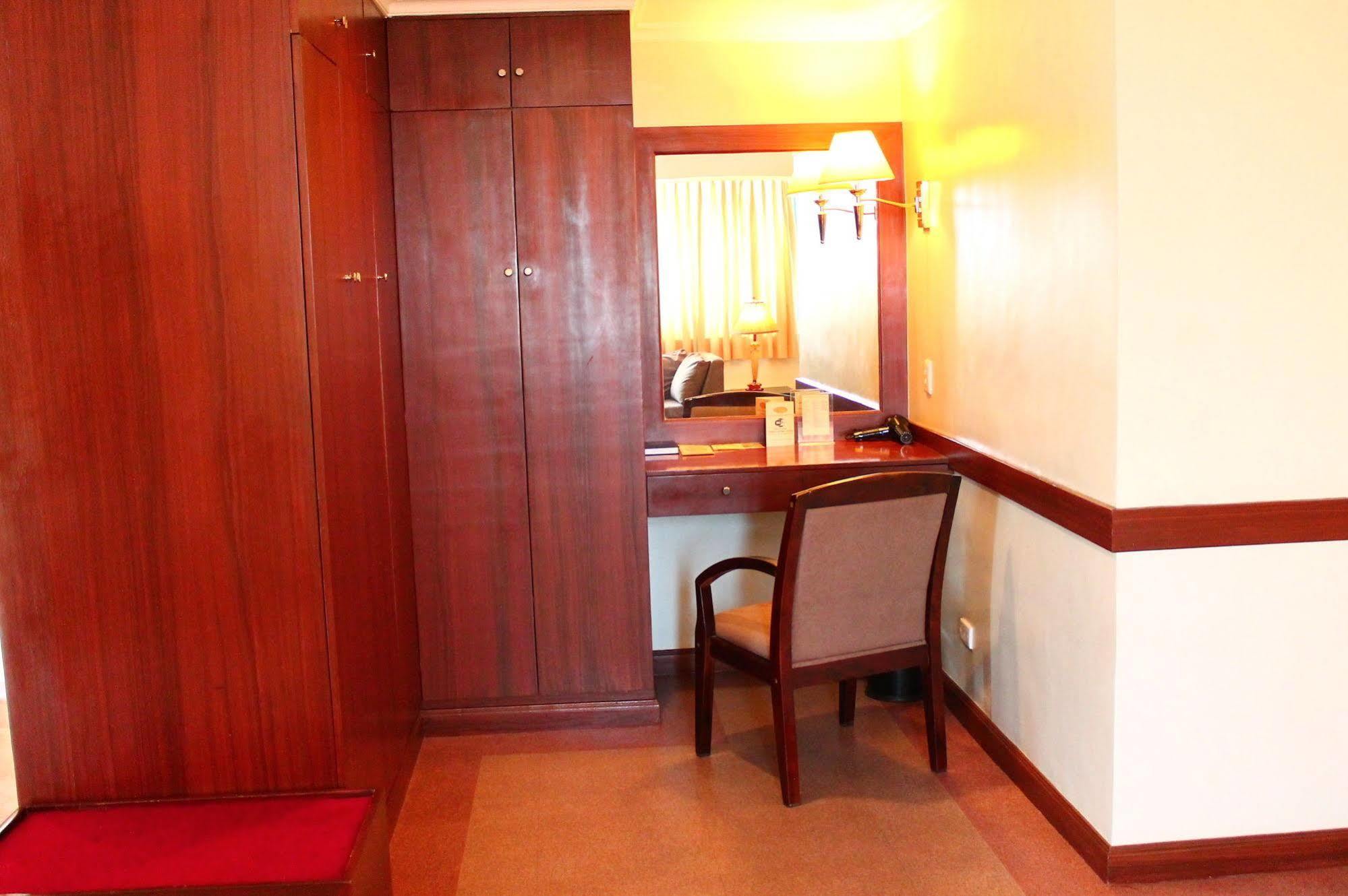 Iloilo Business Hotel Zewnętrze zdjęcie